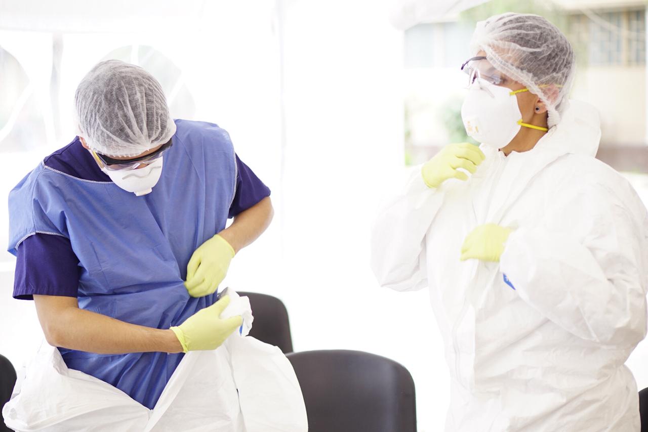 Instalan módulo para toma de muestras para Covid-19 en Facultad de Medicina en Torreón