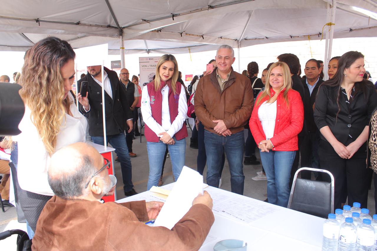 Organizan estado y SNE feria de empleo para mujeres en Torreón
