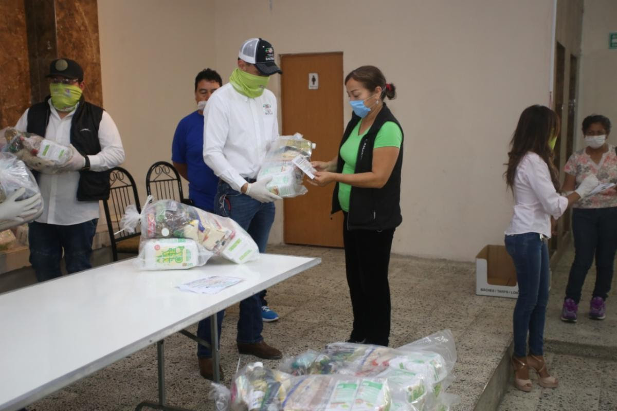 Manolo apoya a pequeños comerciantes afectados por Covid-19  