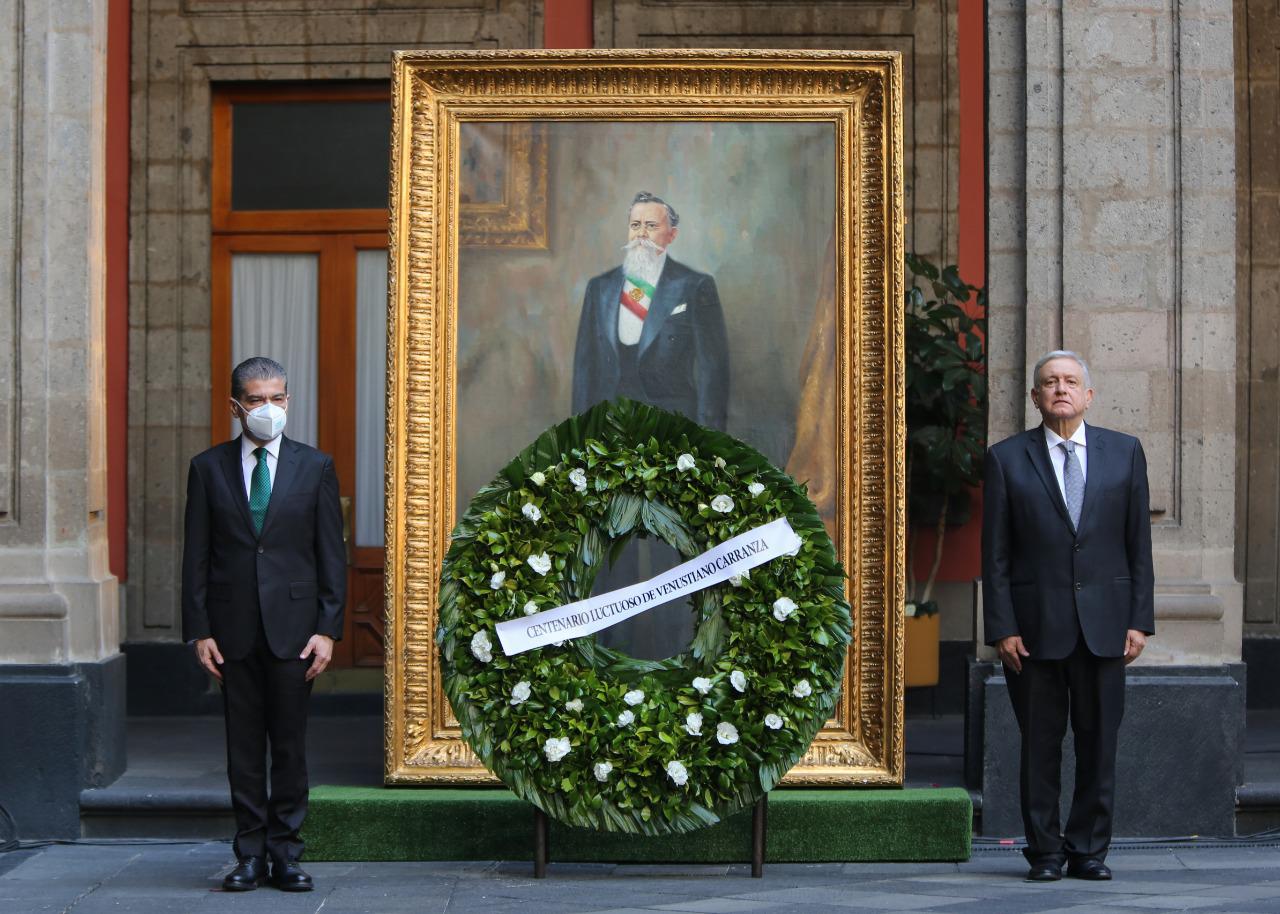 Con guardia de honor, AMLO y MARS <br>conmemoran a Venustiano Carranza