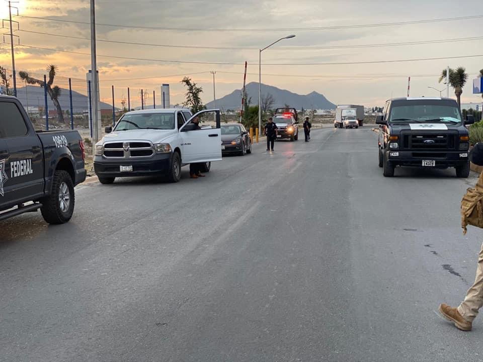 Detienen en filtros de Coahuila a 3 sujetos que robaron camioneta en NL
