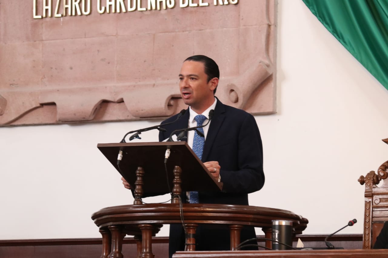 Propone Emilio mayor castigo a hackeo <br>y robo de información a periodistas