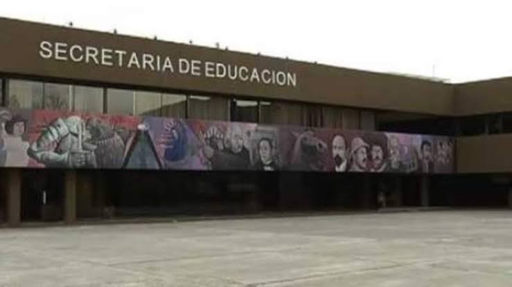 Roban en oficinas de la Secretaría de Educación