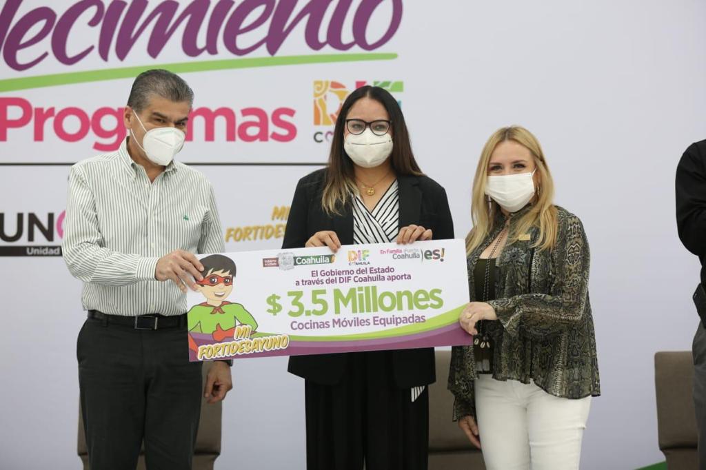 Entregan MARS y Marcela Gorgón <br>más apoyos a familias coahuilenses