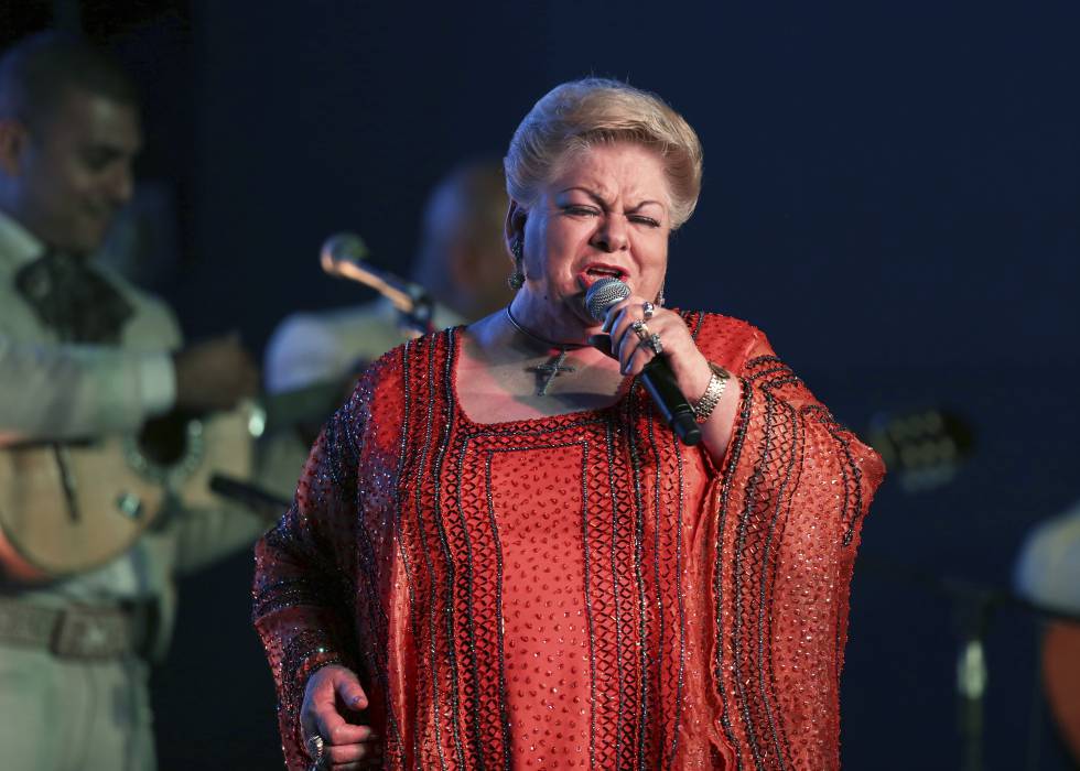 Paquita la del Barrio se registra para ser diputada local en Veracruz