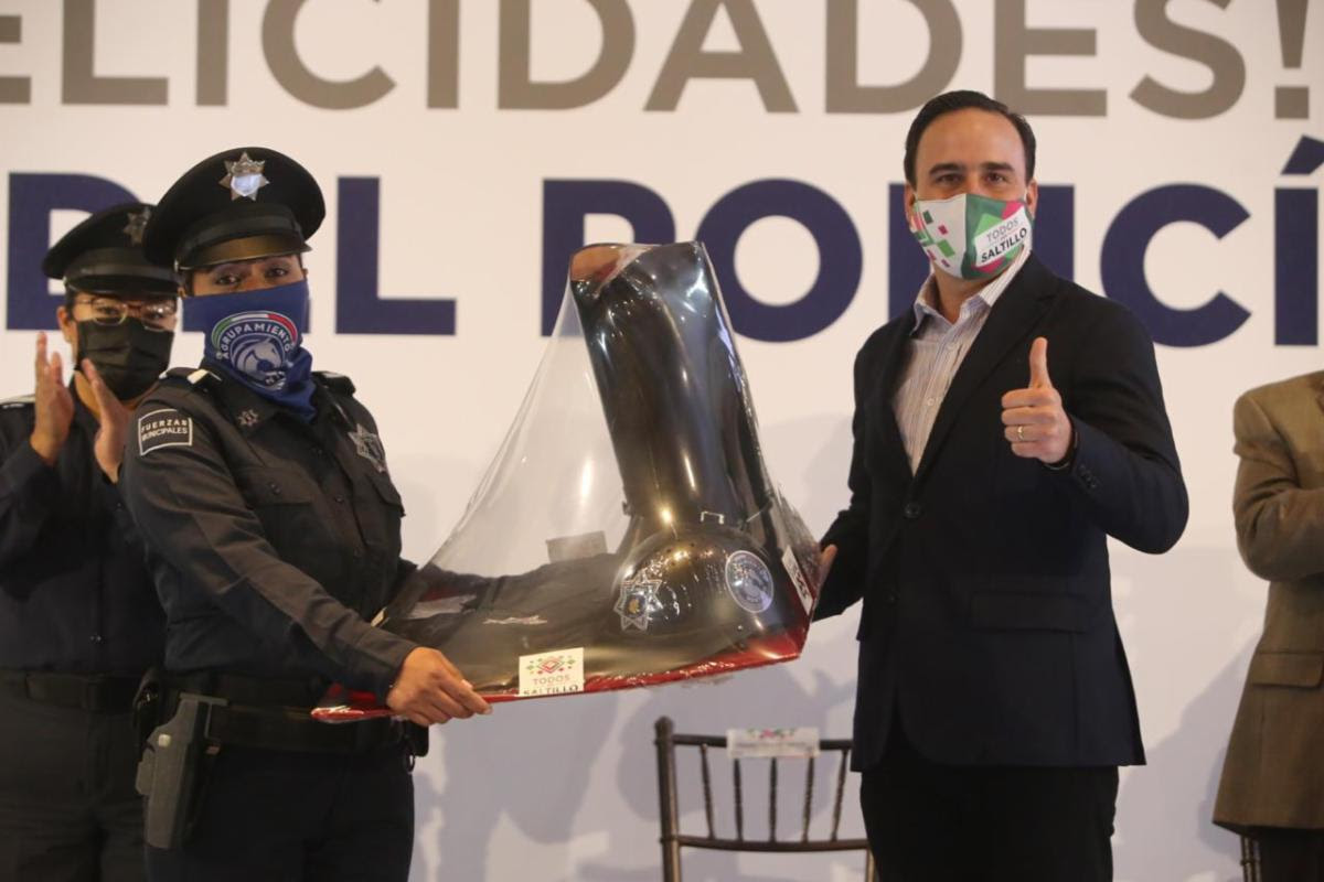 Reconoce Manolo a policías de Saltillo