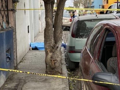 De una puñalada, sujetos matan a joven en Saltillo
