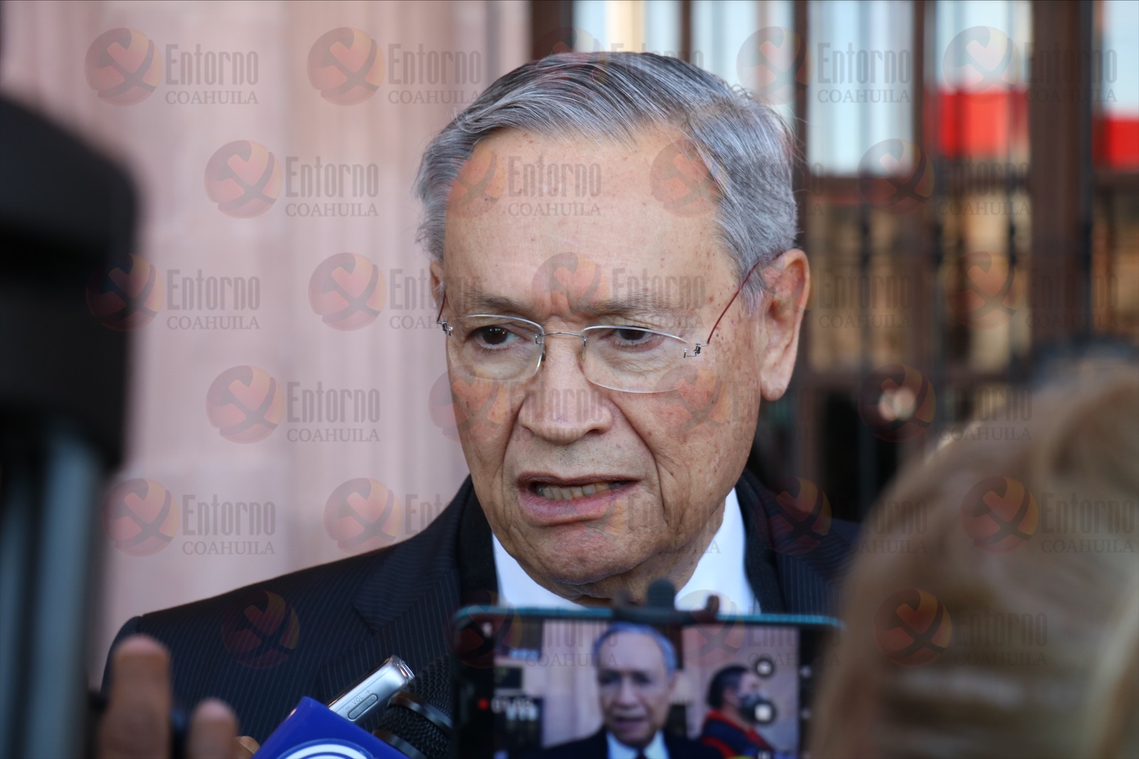 Secretario de Educación, mal <br>ejemplo; no usa cubrebocas