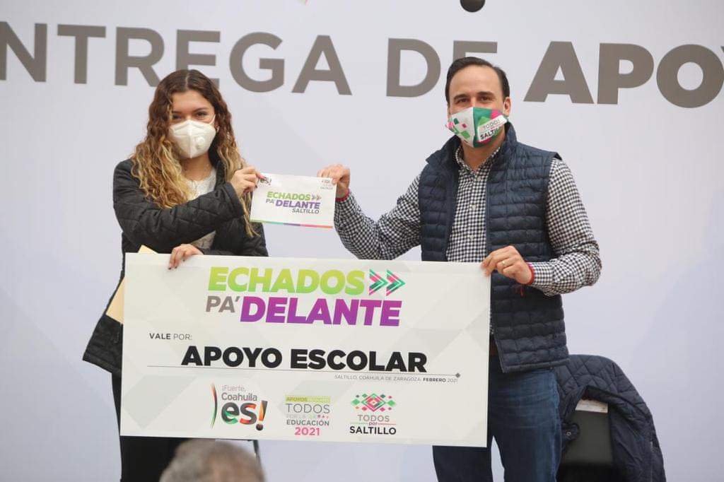 Apoya Manolo a estudiantes universitarios