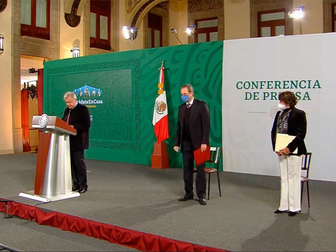 Formalizan cambio en SEP: sale Esteban y entra Delfina