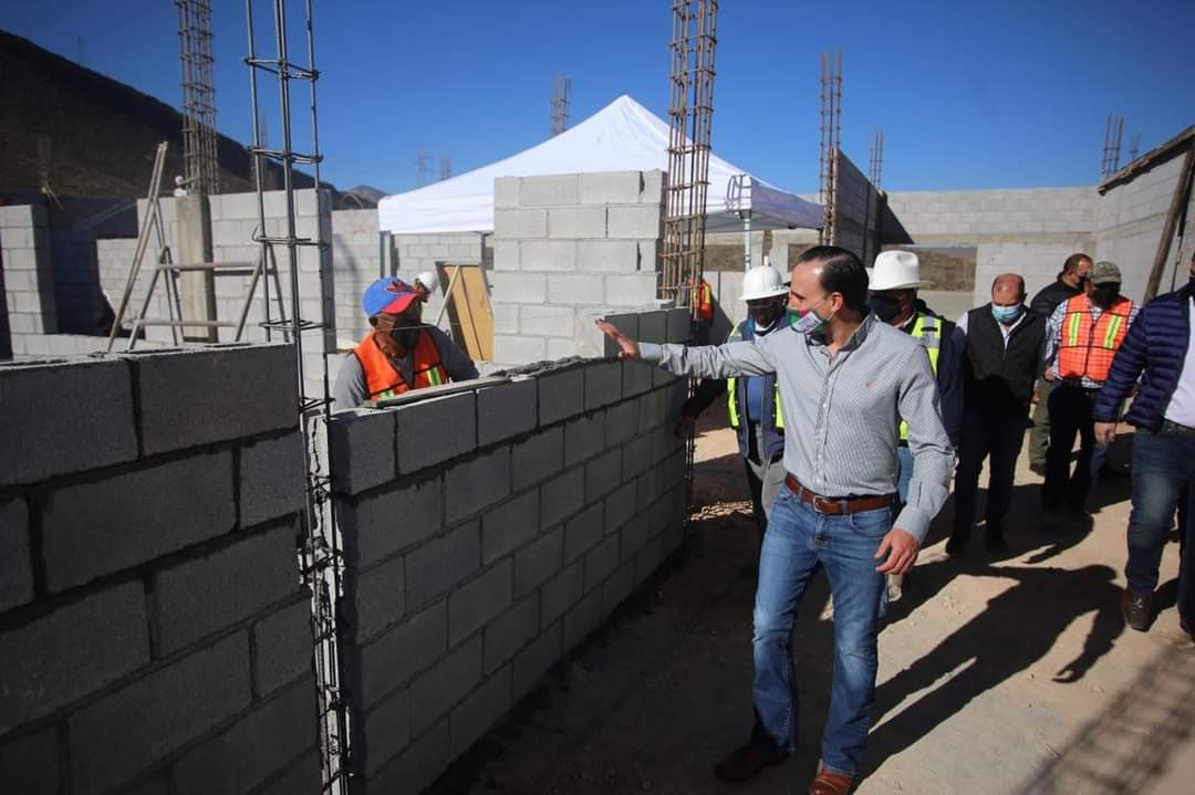 Supervisa Manolo construcción de la Academia de Policía