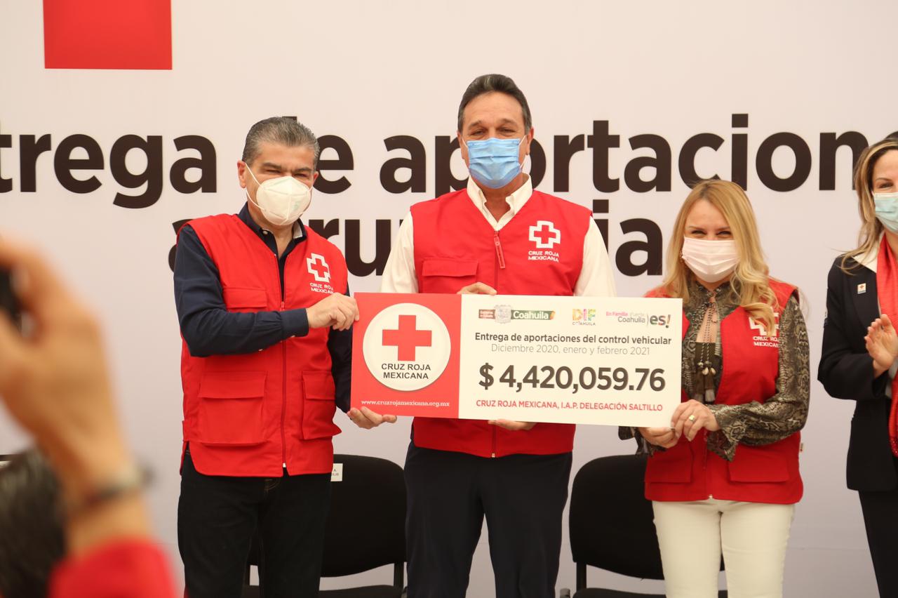 Entregan MARS y Marcela Gorgón a la Cruz Roja <br>aportaciones de contribuyentes cumplidos