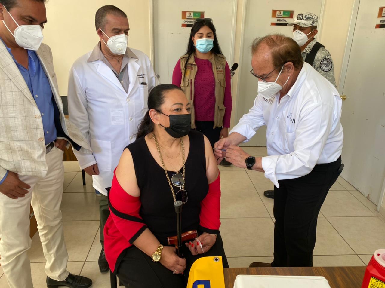 Supervisa Salud Coahuila aplicación <br>de vacunas Sinovac