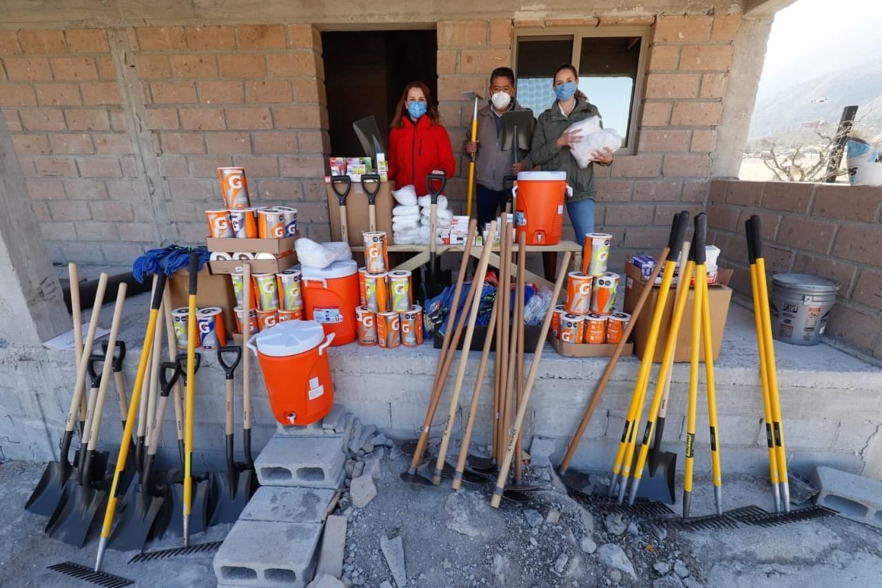 Llevan diputados insumos a brigadistas; <br>alistan fondo de apoyo a damnificados