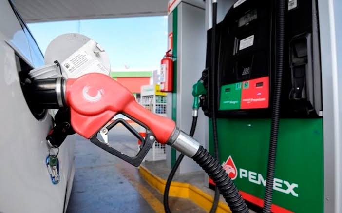 ¡Siguen los gasolinazos!; la “verde” llega a $22 y la “roja” a $25
