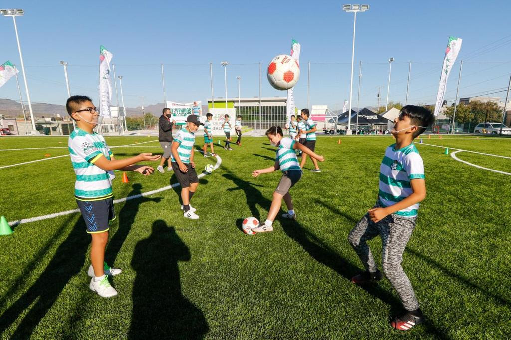 Disfrutan saltillenses del Multideportivo El Sarape