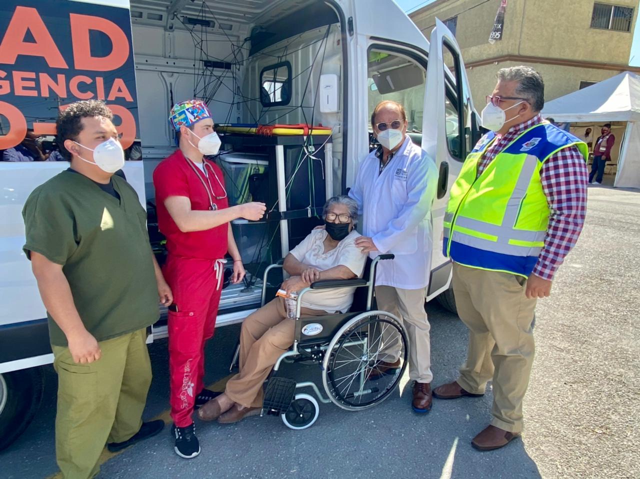 Colabora Salud Coahuila con ambulancias especializadas y medicamentos en centros de vacunación anticovid