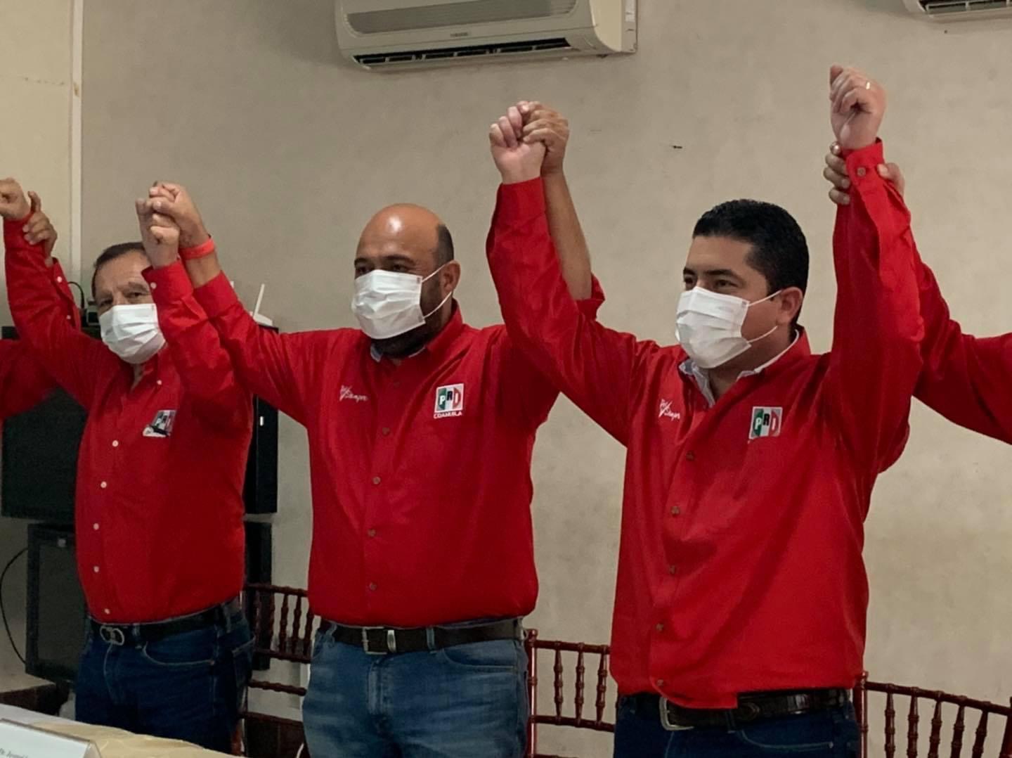 Alcalde Julio Long renuncia al <br>PAN y se suma al PRI