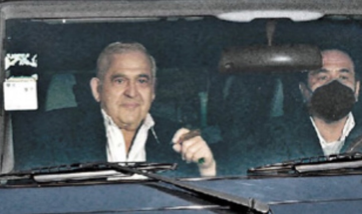 Con puro y sin apuro, <br>sale Ancira de la cárcel