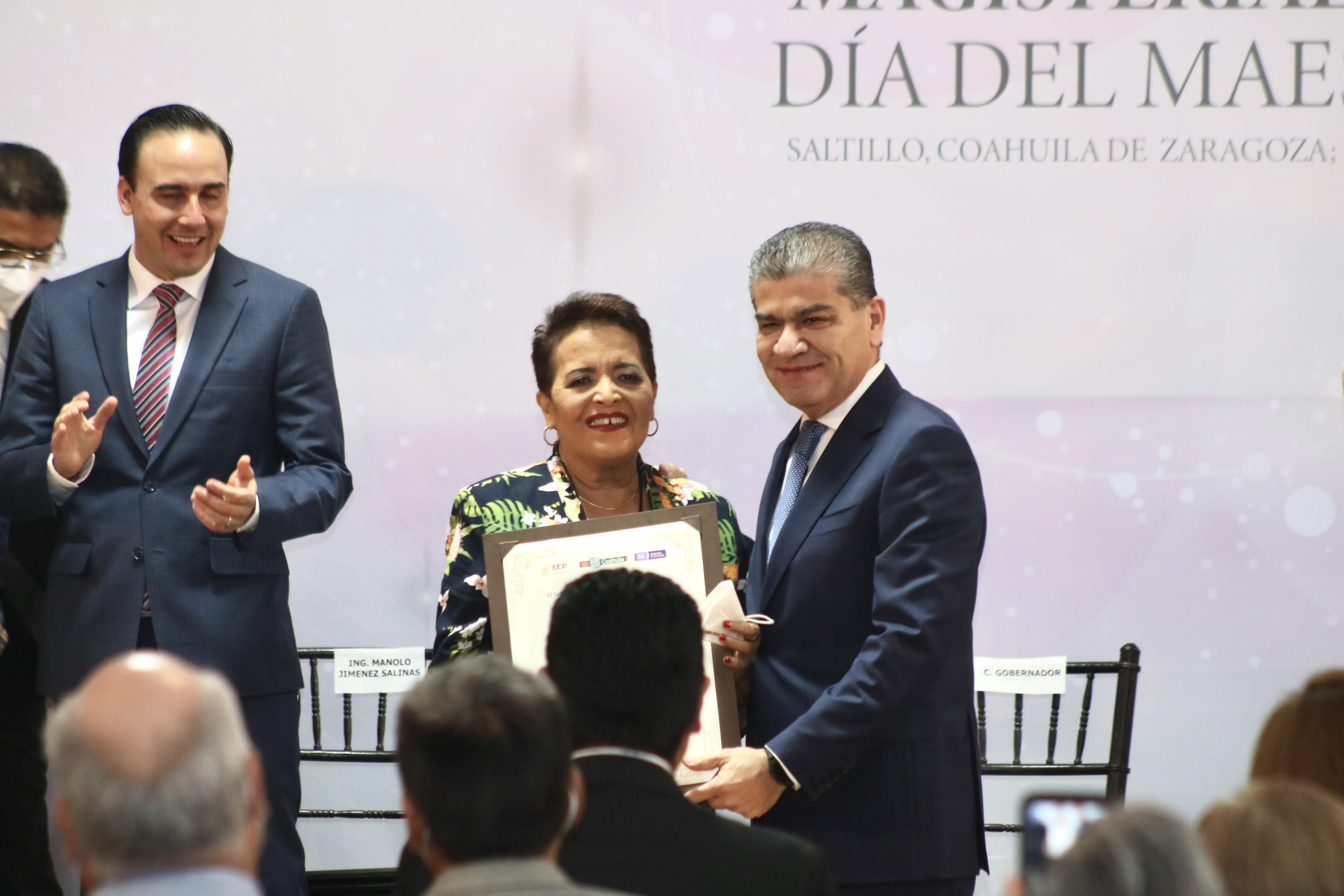 Reconoce MARS a maestros como <br>fuente del desarrollo de Coahuila
