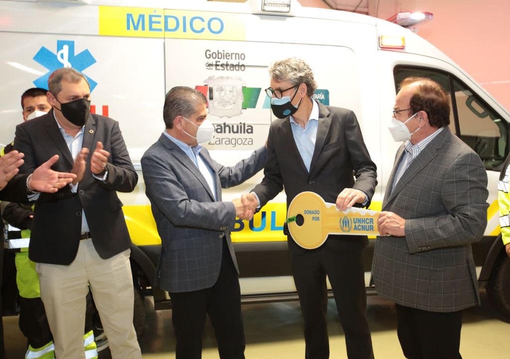 Dona Agencia de la ONU para Refugiados <br>ambulancia e insumos a salud Coahuila