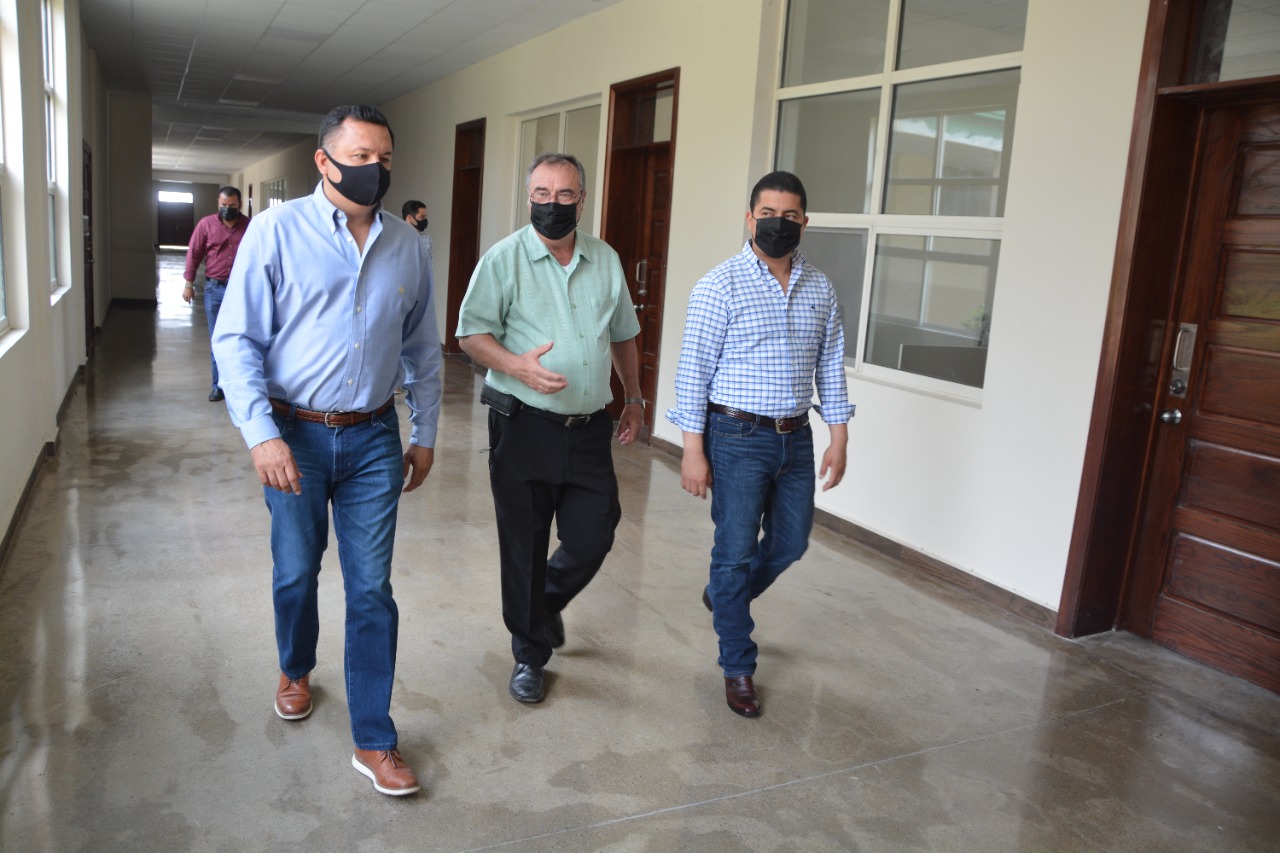 Chuma Montemayor recorre <br>escuelas y ubica necesidades