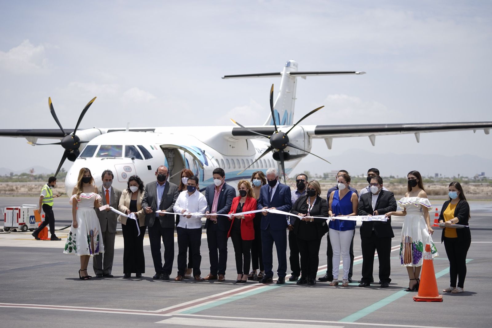 Tiene Coahuila nueva ruta aérea; inaugura vuelo de Torreón a Monterrey