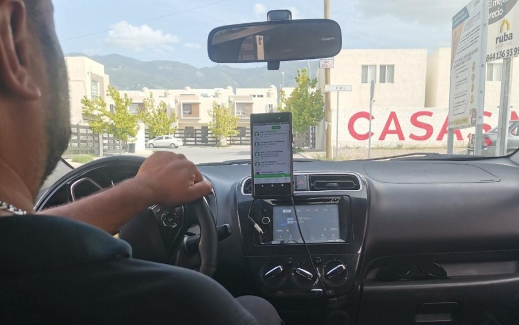 Buscarán amparo choferes de aplicaciones móviles para seguir circulando