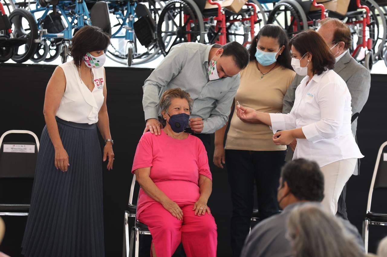 Entrega Manolo 6 mil aparatos <br>auditivos y ortopédicos en Saltillo