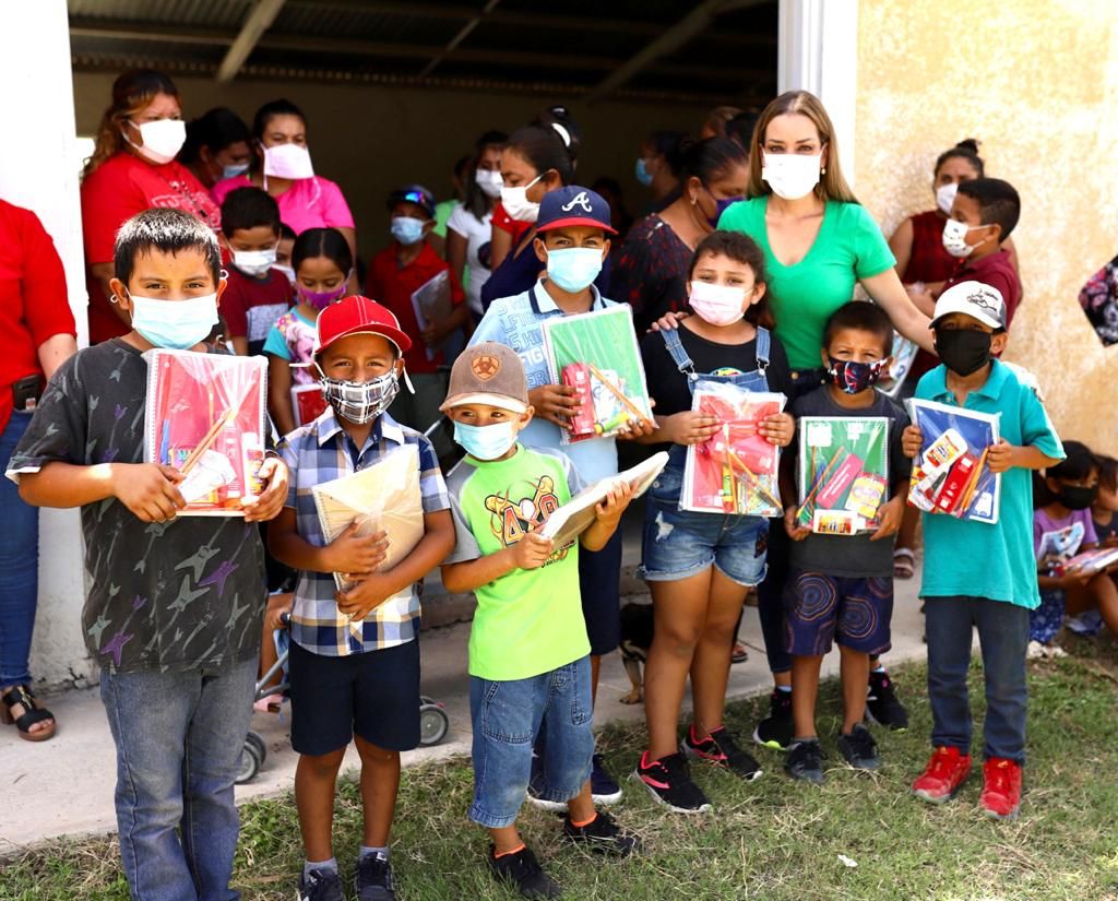 Lleva Vero Martínez aparatos ortopédicos <br>y útiles escolares a la región Norte