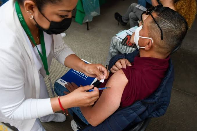 Urgen segunda dosis vs Covid para <br>maestros; desconfían de CanSino