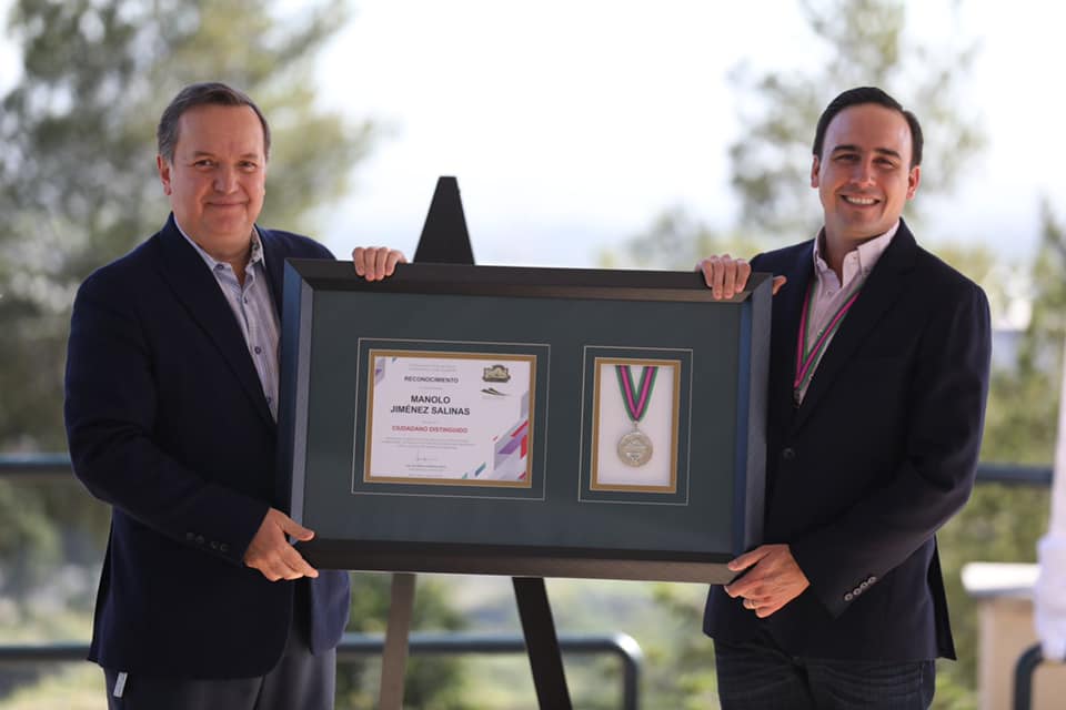 Entregan reconocimiento a Manolo <br>Jiménez como ‘ciudadano distinguido’