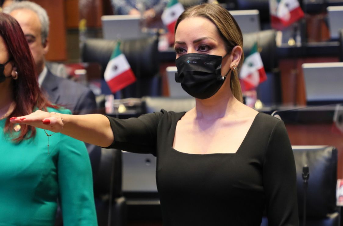 Rinde protesta Vero Martínez <br>como vicepresidenta del Senado