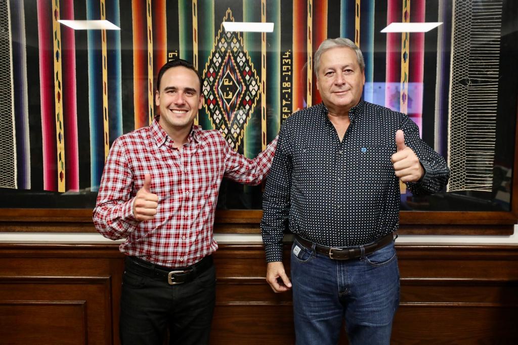 Se reúnen Manolo y Chema para <br>programar entrega-recepción