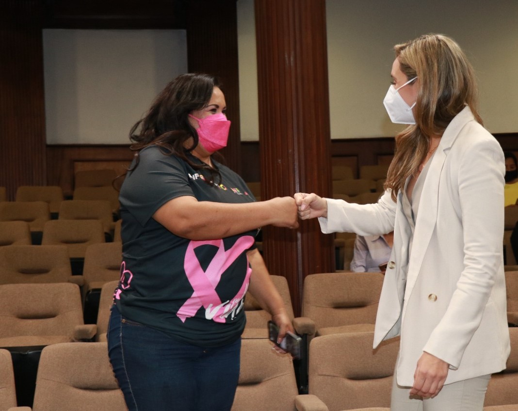 Plantea Edna Dávalos iluminar de rosa <br>edificios emblemáticos de Coahuila por <br>Mes de la Lucha Contra el Cáncer de Mama