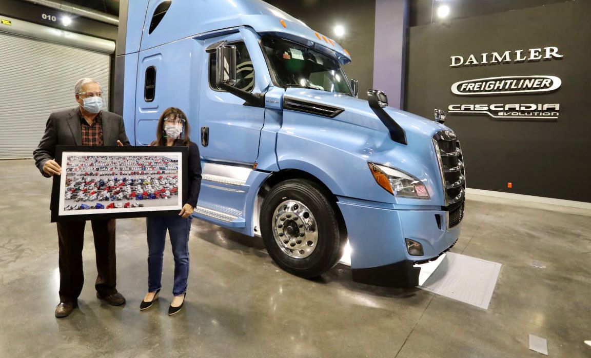 Visita Chema Fraustro Freightliner; <br>reitera su apoyo a industria automotri