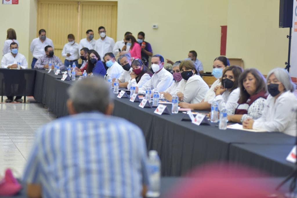 Inicia Emilio de Hoyos foros <br>ciudadanos con gran aceptación