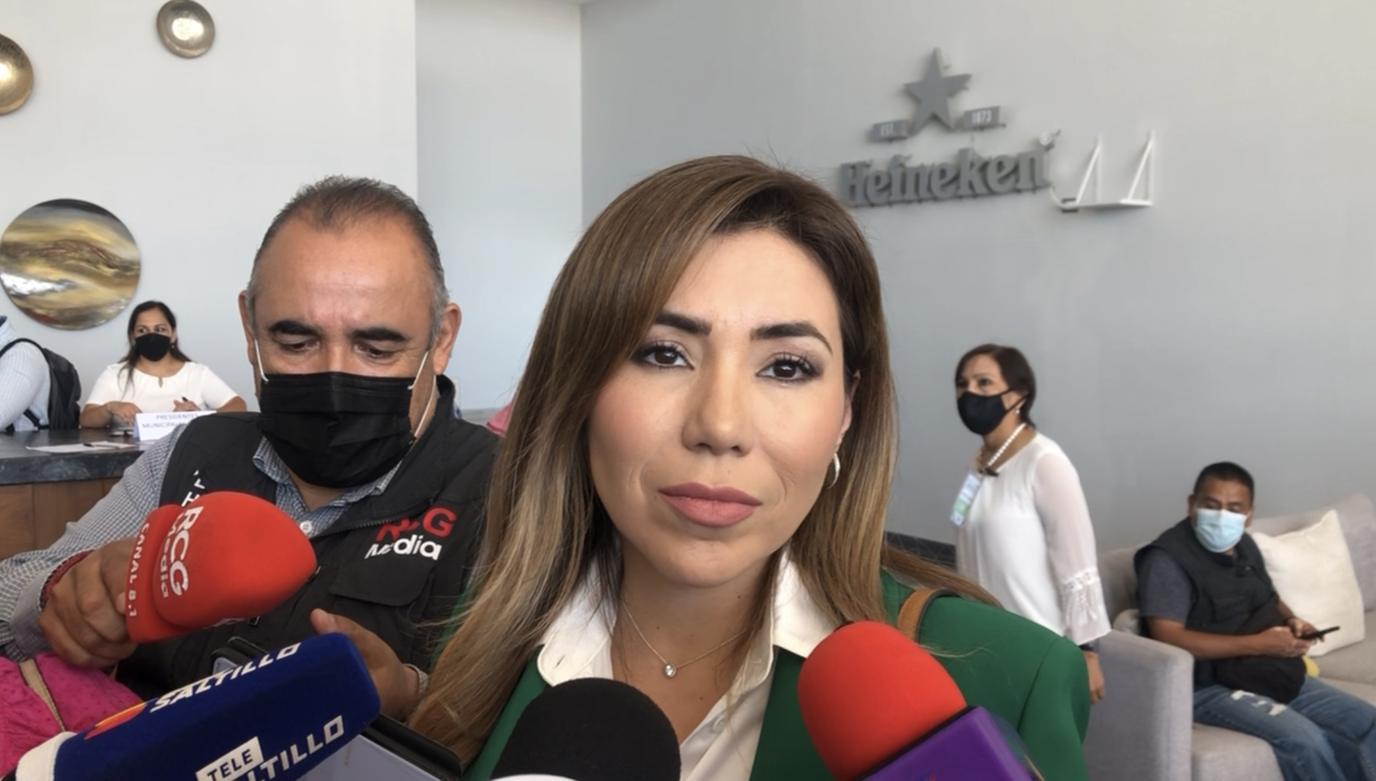 Por berrinche, alcaldesa Luisa Santos <br>entrampa transición en Múzquiz