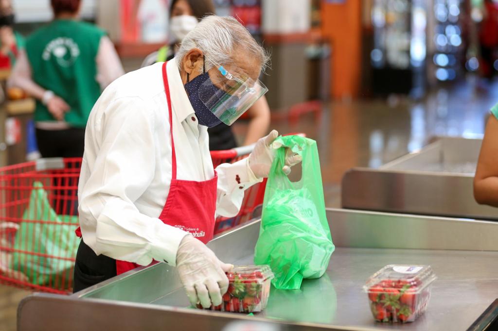 Continúa en Coahuila reincorporación de adultos mayores empacadores