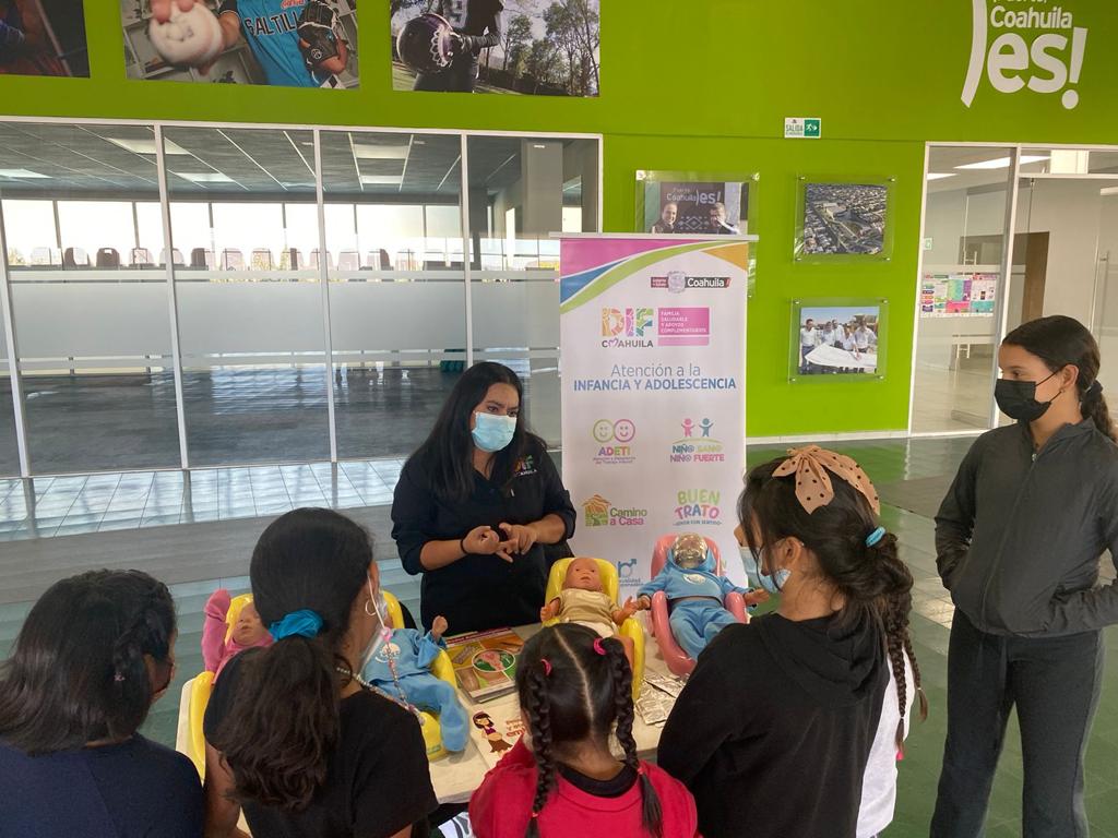 Realizan brigada de salud y servicios para jóvenes en el Multideportivo El Sarape