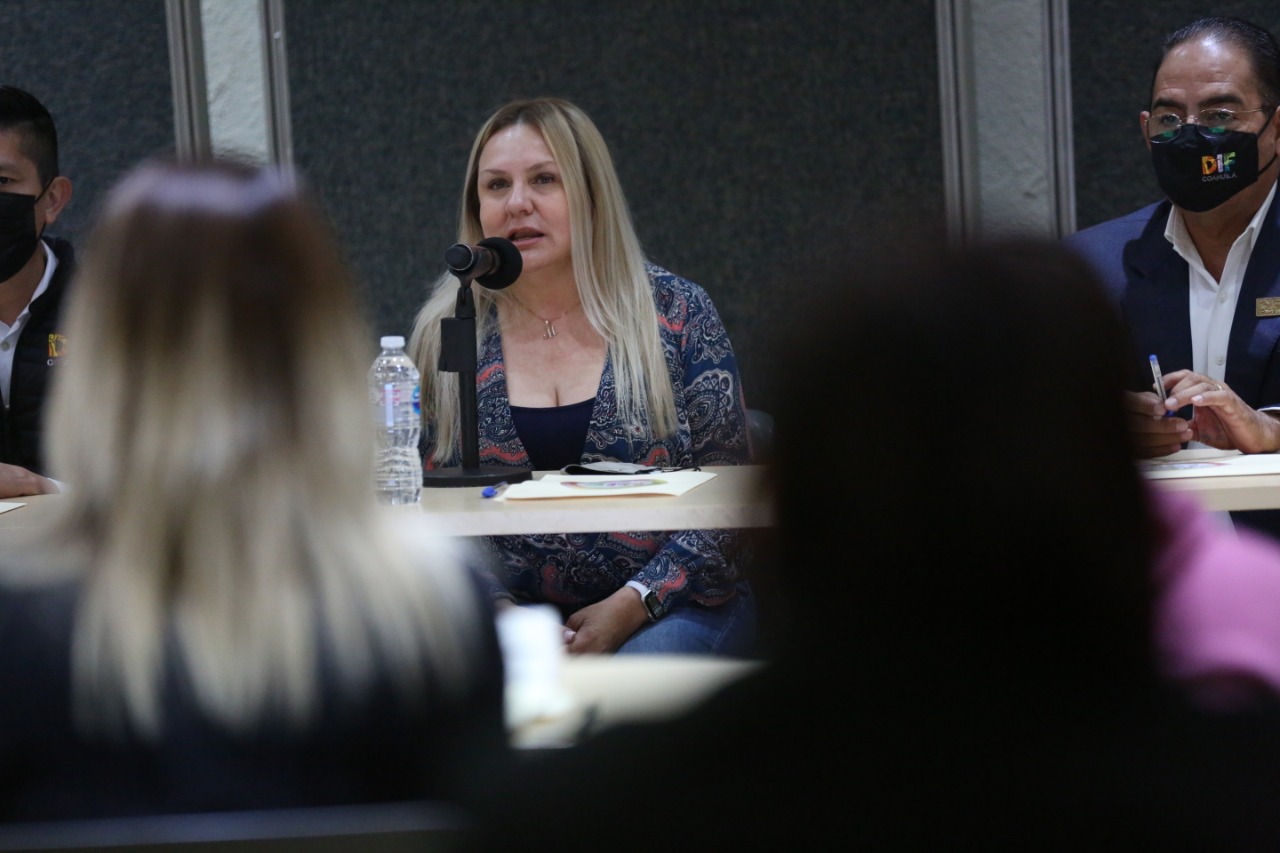 Hacemos equipo a favor de los adultos <b>mayores de Coahuila: Marcela Gorgón