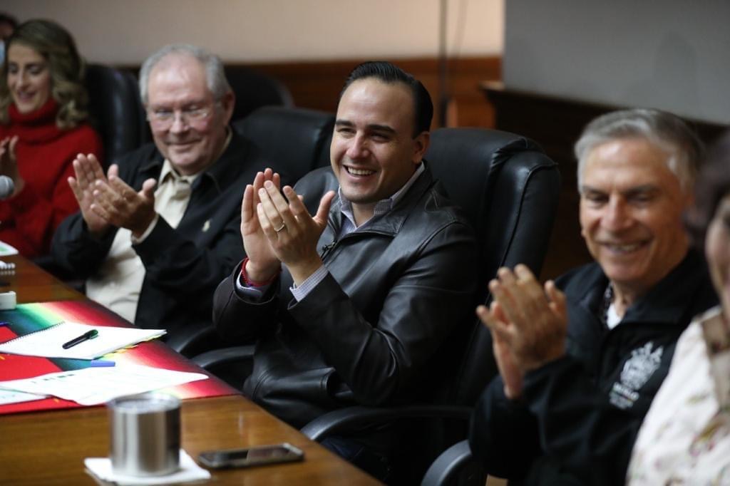 Cerrará Manolo con intenso trabajo <br>su administración municipal