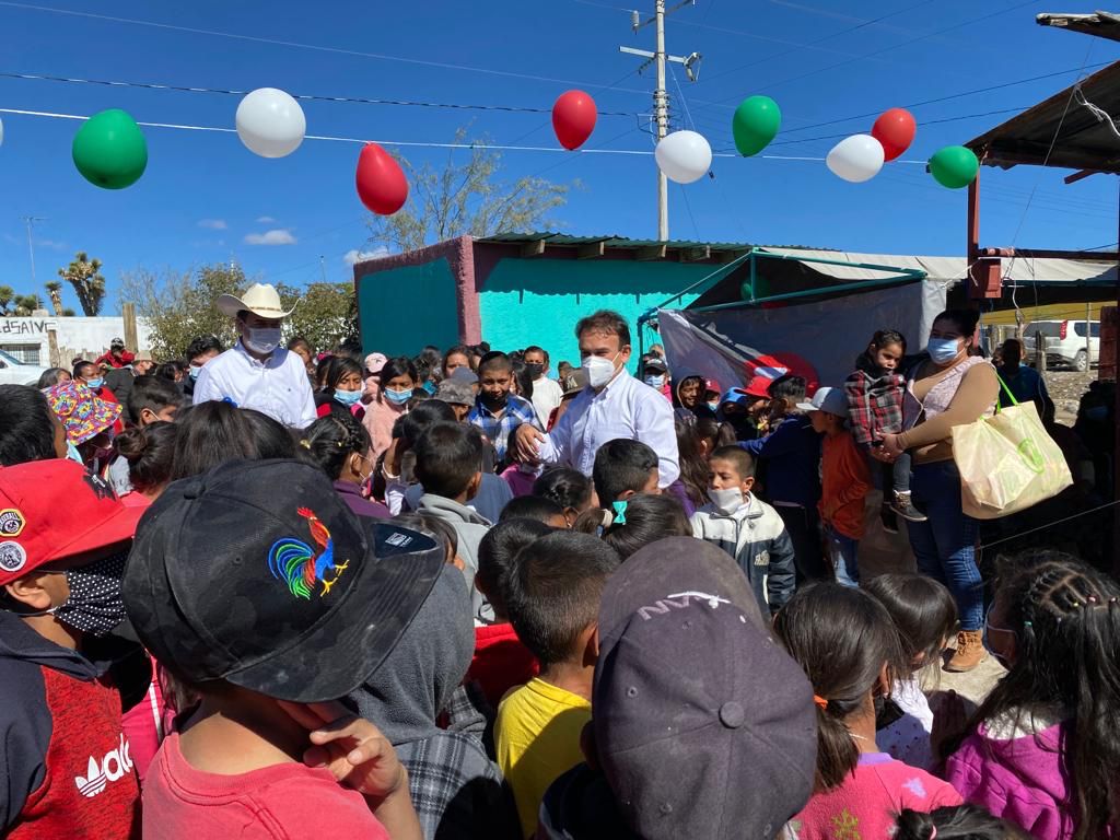 Lleva Álvaro Moreira la Navidad al campo