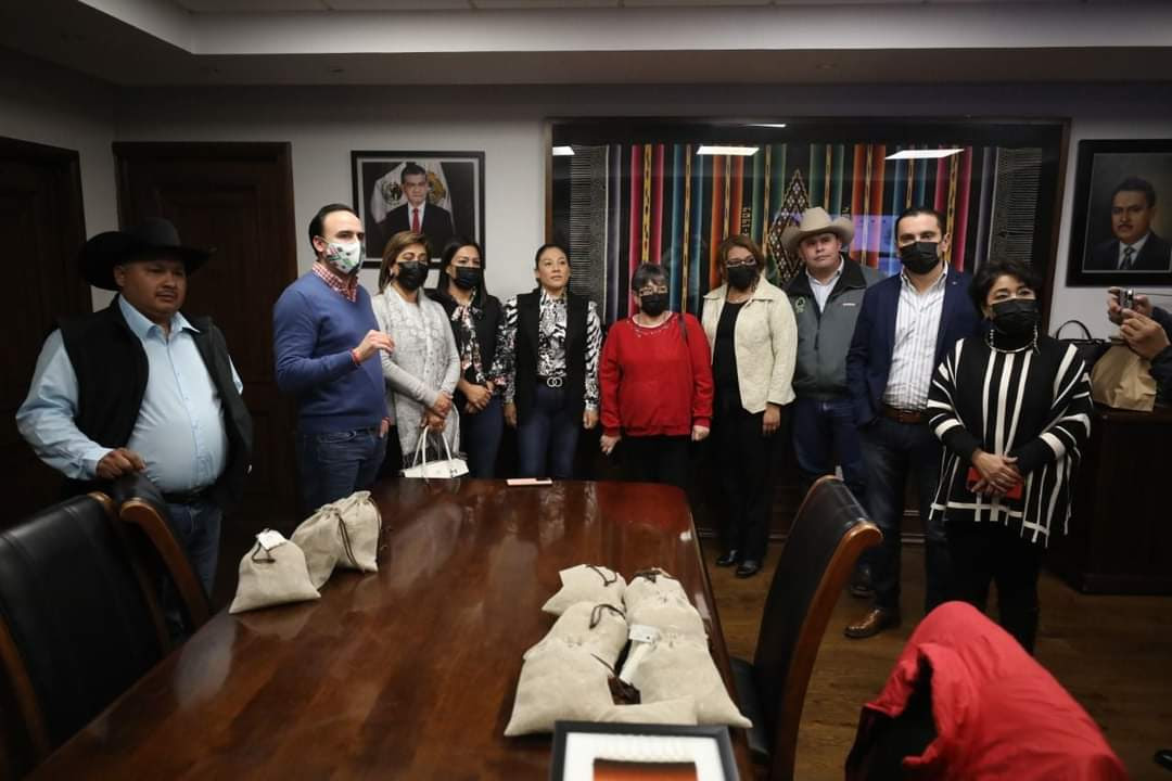 Comparte Manolo buenas prácticas con <br>25 alcaldes electos de Coahuila y México