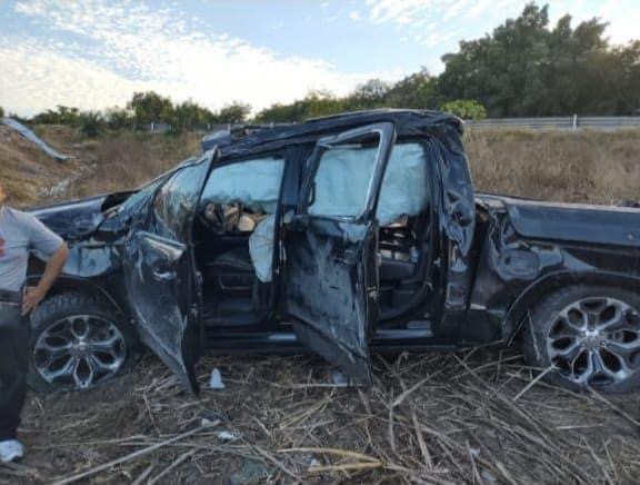 Vuelca camioneta de Eduin Caz, <br>vocalista de Grupo Firme; está a salvo