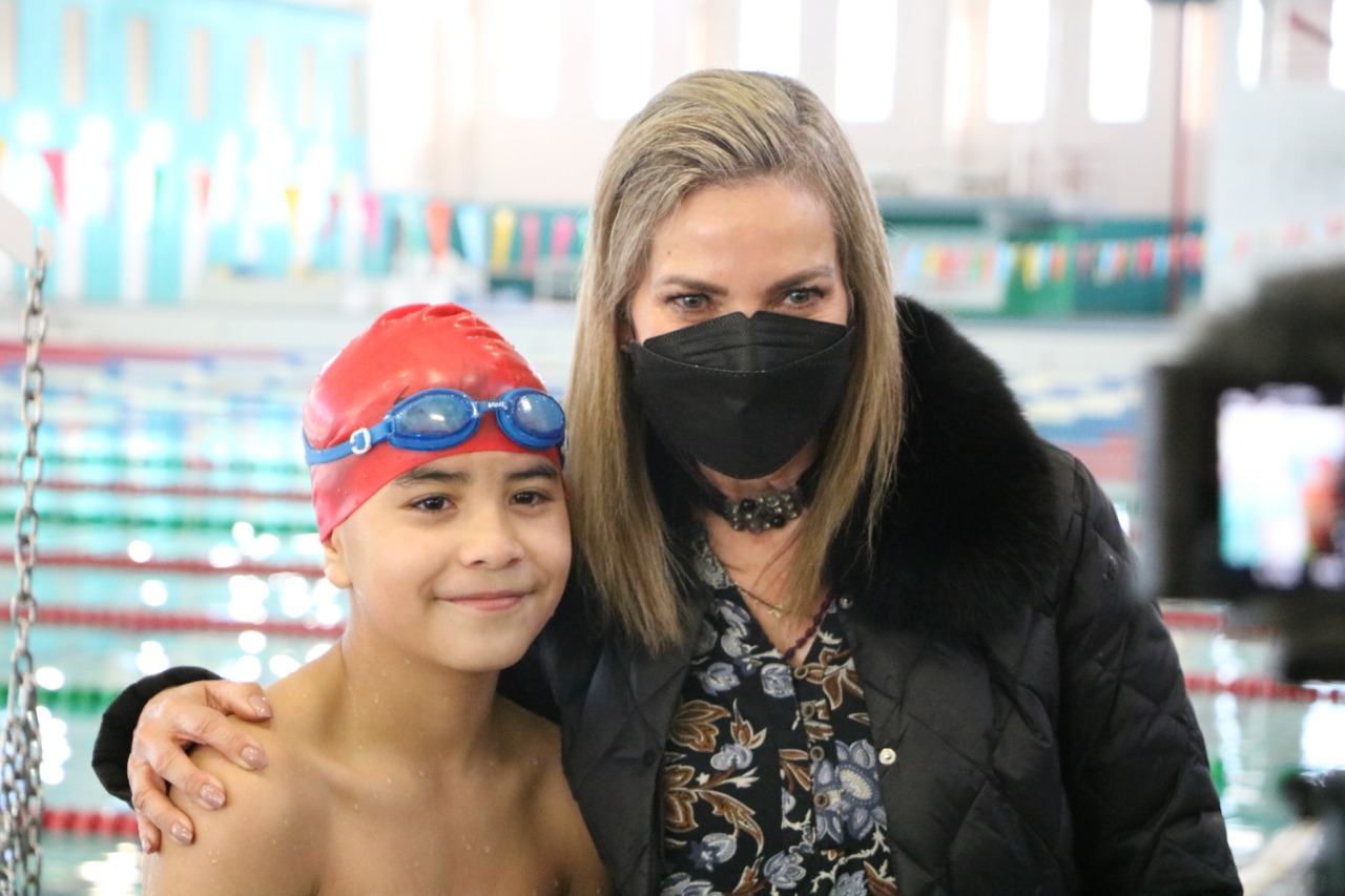 Inician clases de natación en el Centro Acuático de Piedras Negras