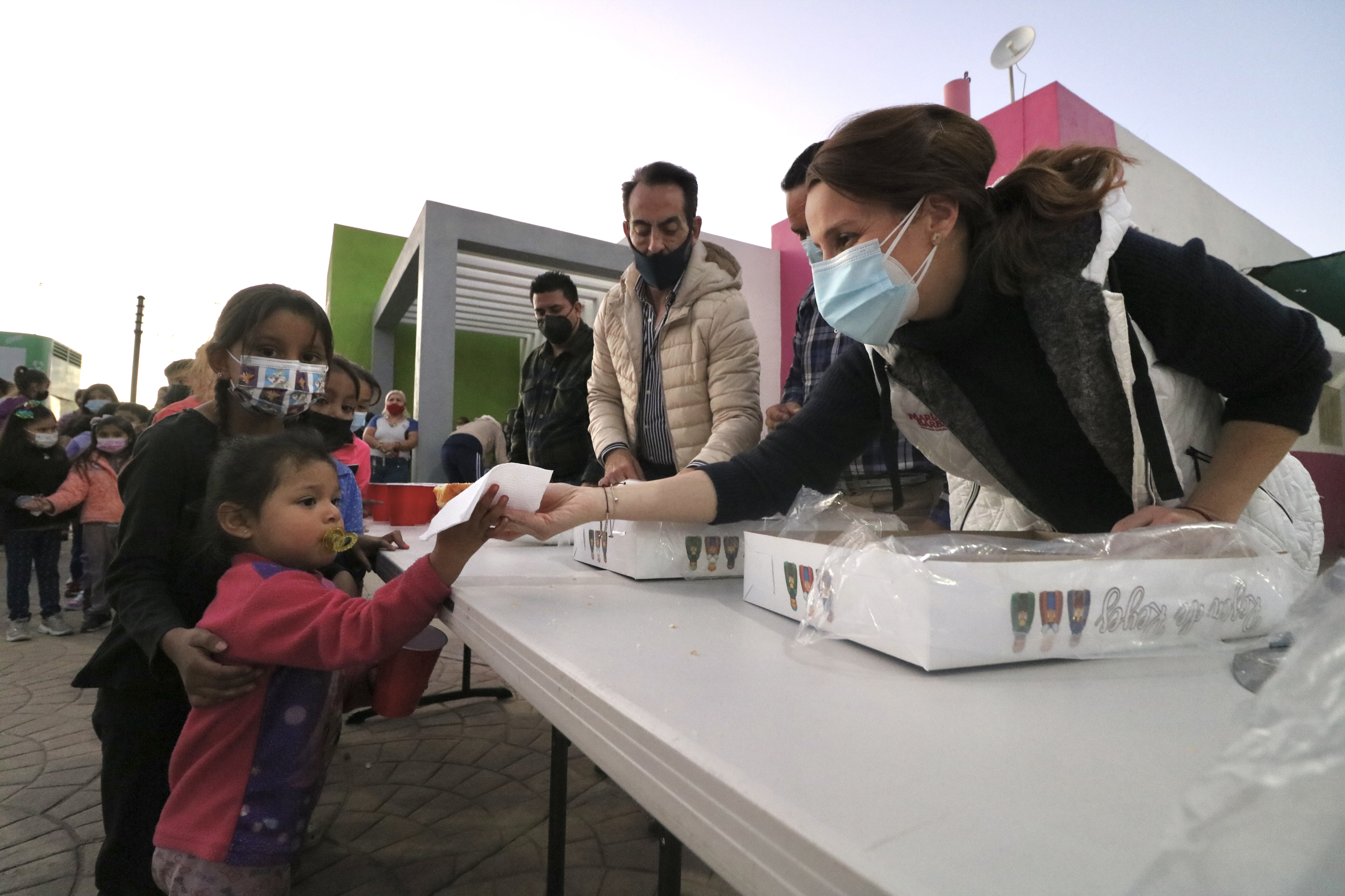 Celebra diputada María Bárbara Cepeda Día de Reyes en su distrito