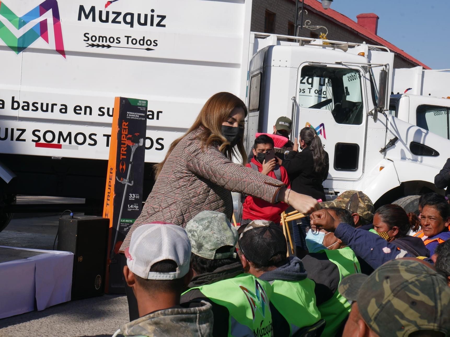 Anuncia Tania aumento salarial <br>del 77% al personal de limpieza