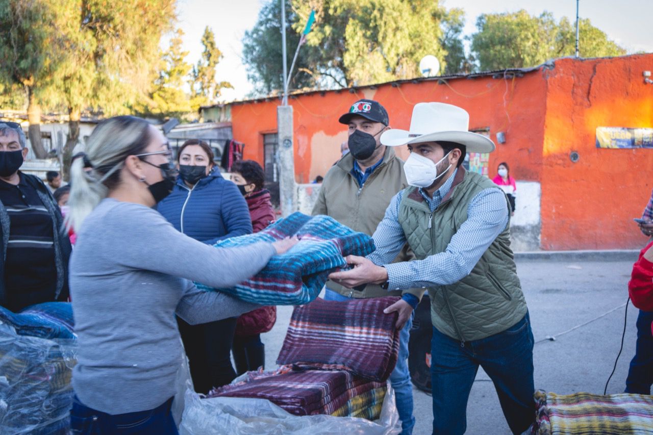 Abriga Ramiro Durán a comunidades vulnerables