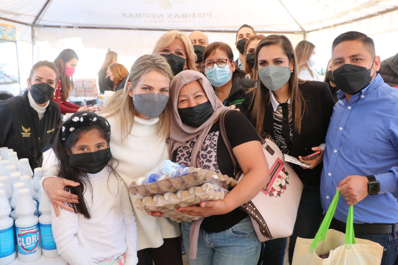 Apoya Norma Treviño con “Mi canasta básica”  <br>afamilias de la colonia Valle del Norte en PN